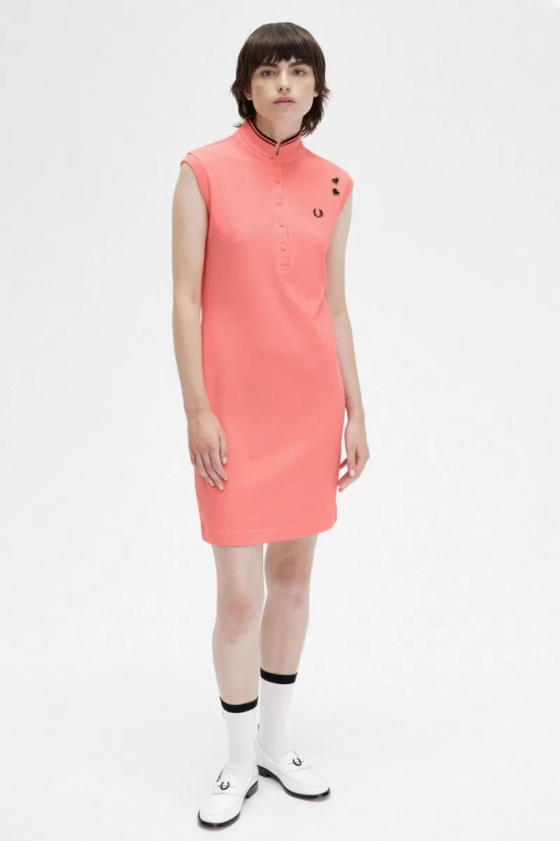fred perry damenkleid aus piqué mit printbesatz korallenrot