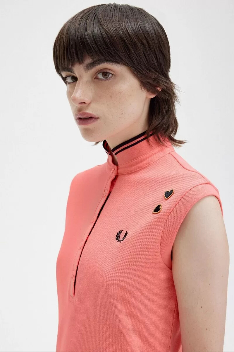fred perry damenkleid aus piqué mit printbesatz korallenrot