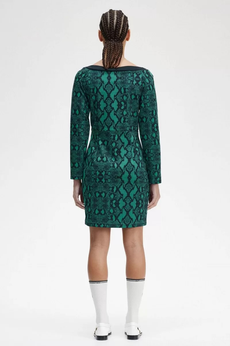 fred perry schulterfreies damenkleid mit schlangenmuster tiefes mintgrün