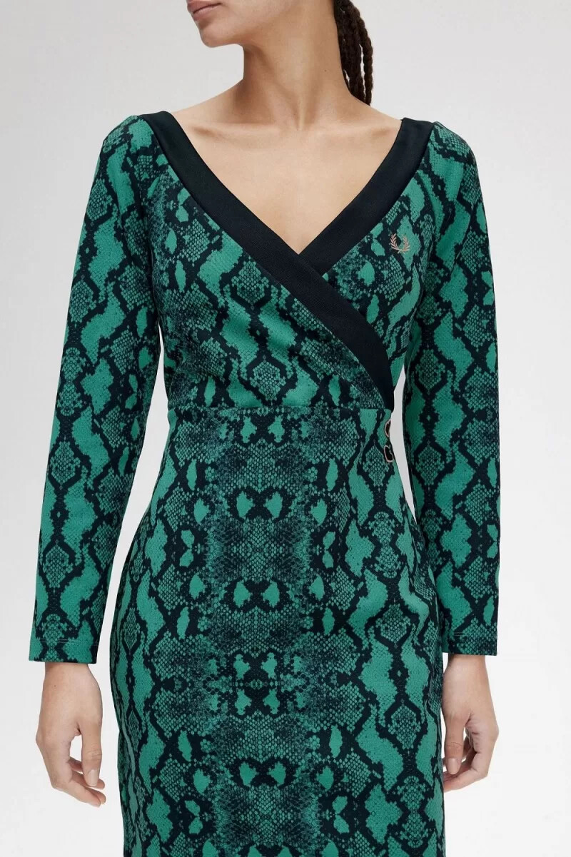 fred perry schulterfreies damenkleid mit schlangenmuster tiefes mintgrün