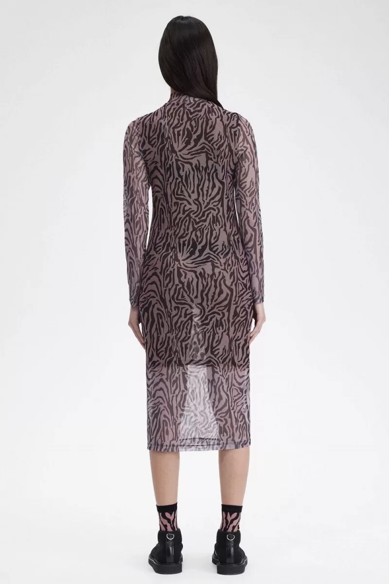 fred perry damenkleid mit zebramuster und mesh-einsätzen in altrosa