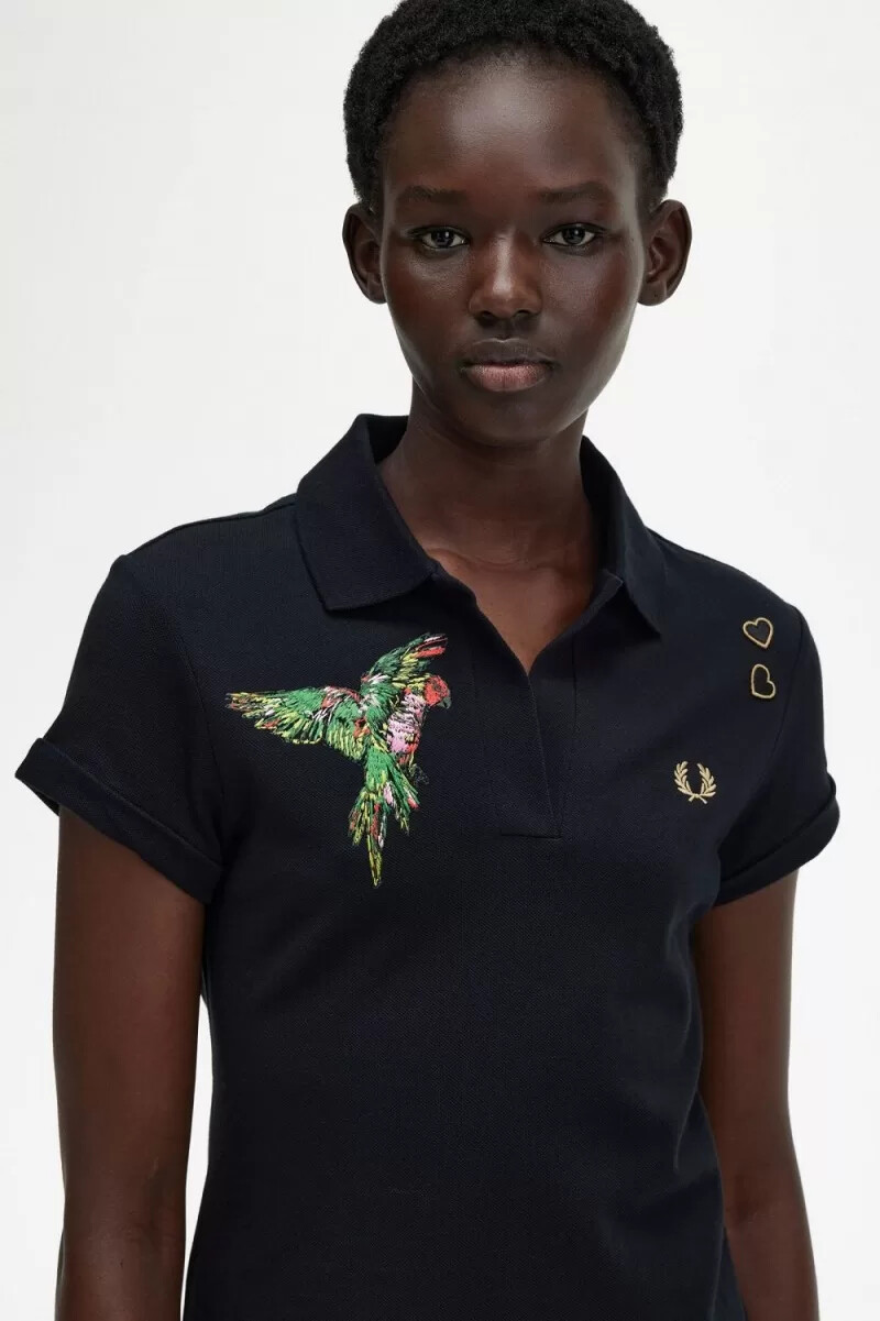 schwarzes damenkleid aus besticktem piqué von fred perry