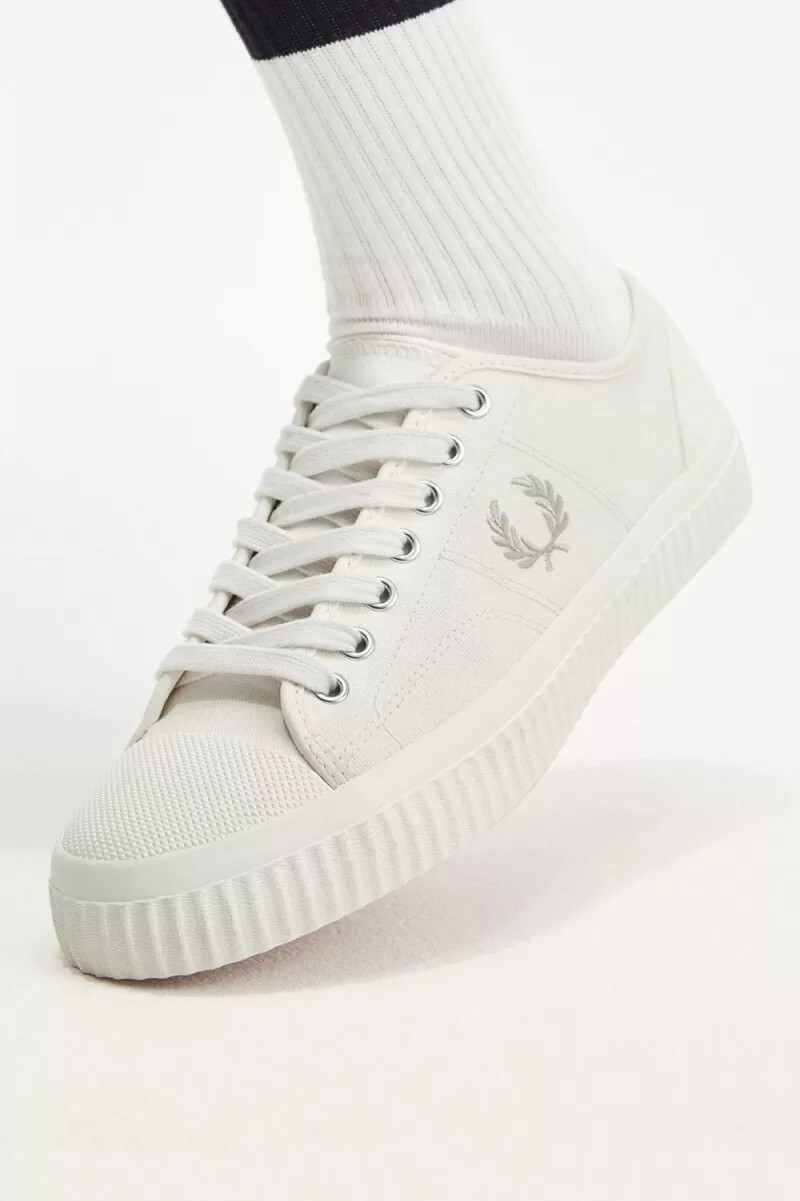 fred perry low hughes damen-sneaker hellbeige haferflocken