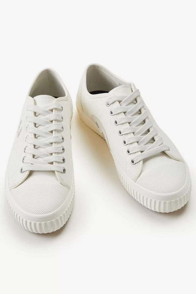 fred perry low hughes damen-sneaker hellbeige haferflocken