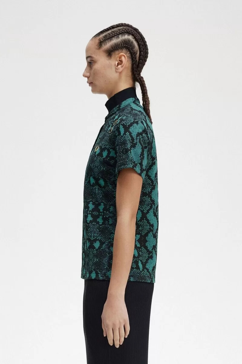fred perry damen-poloshirt mit schlangenmuster tiefes mintgrün