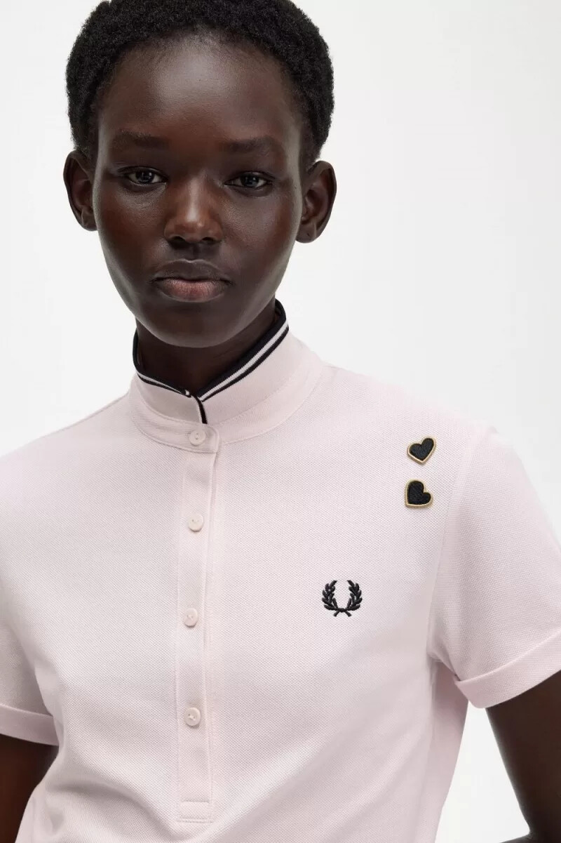 fred perry damen-poloshirt mit piqué-details milchrosa