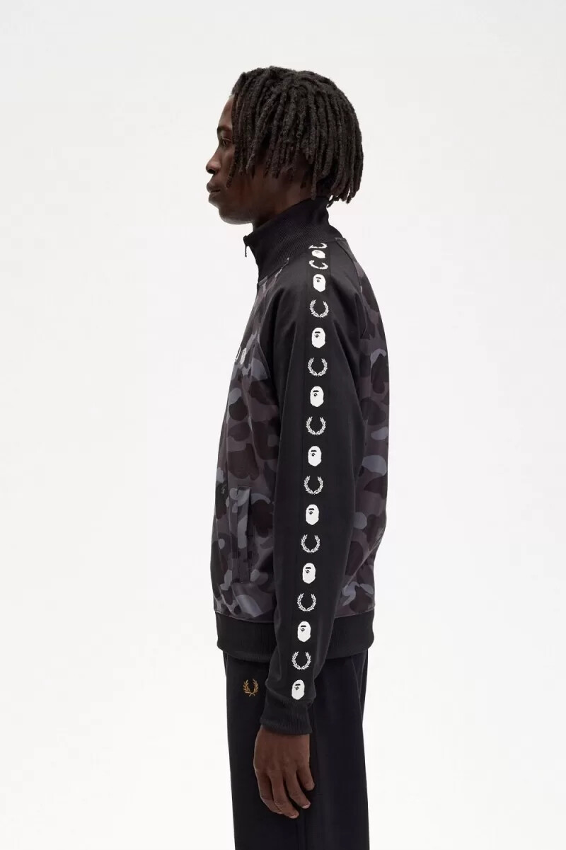fred perry herren-trainingsjacke mit camouflage-einsatz schwarz