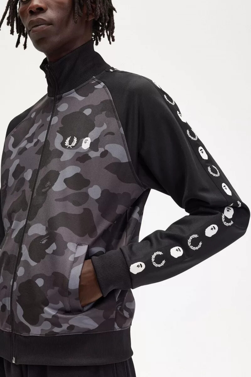 fred perry herren-trainingsjacke mit camouflage-einsatz schwarz
