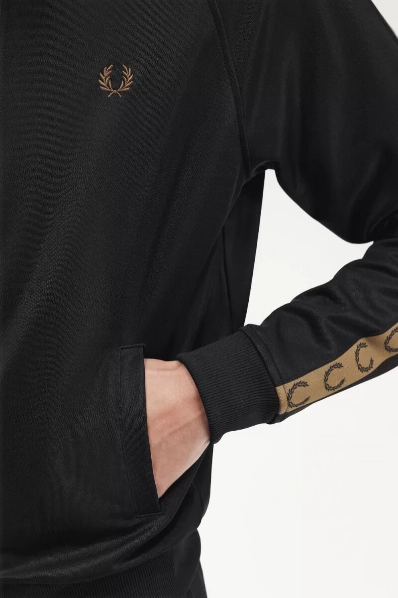 fred perry trainingsjacken für herren mit kontrastband schwarzbraun