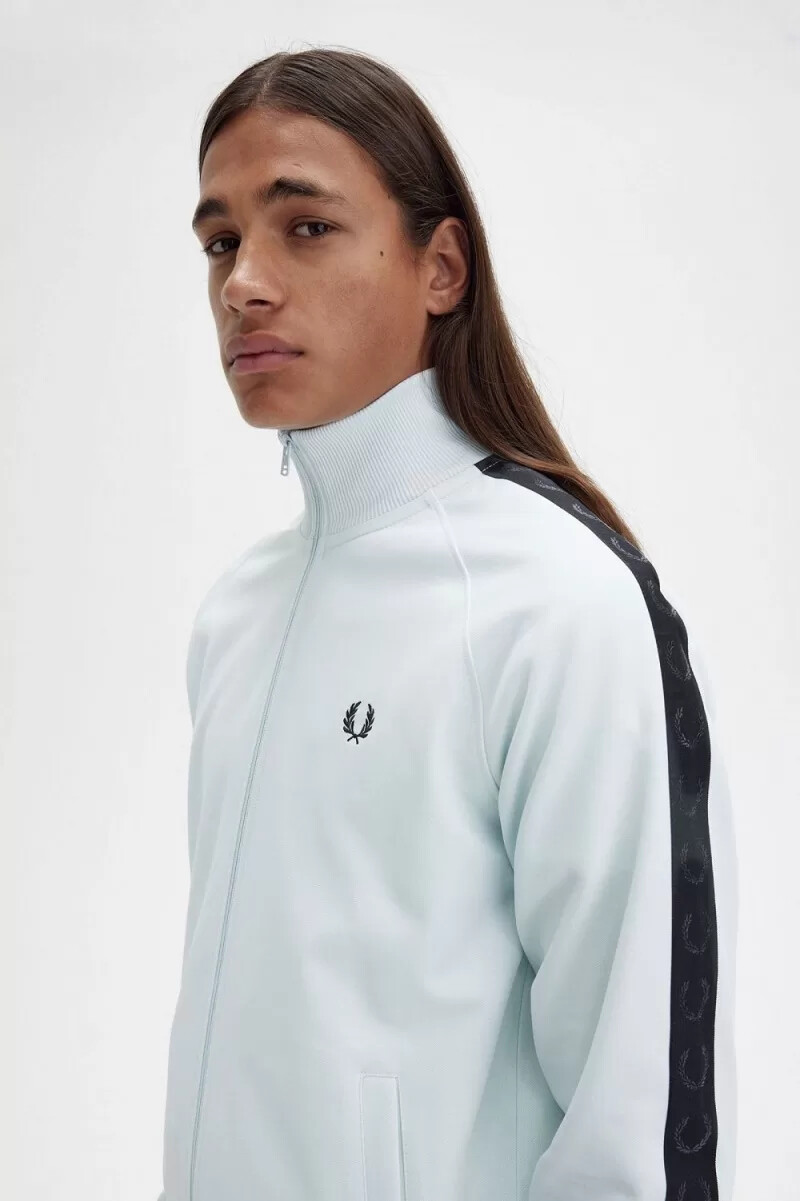 fred perry herren-trainingsjacke mit ton-in-ton-verstärkung hellblauschwarz