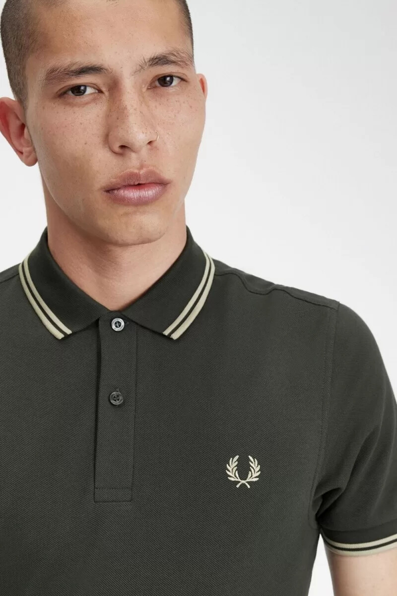 fred perry m3600 herrenhemd feldgrün haferflocken