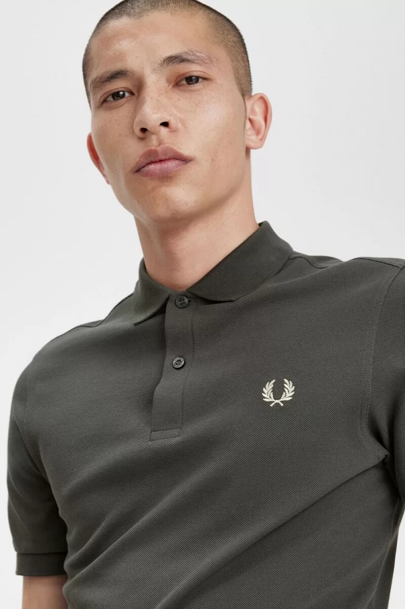 fred perry m6000 herrenhemd feldgrün haferflocken