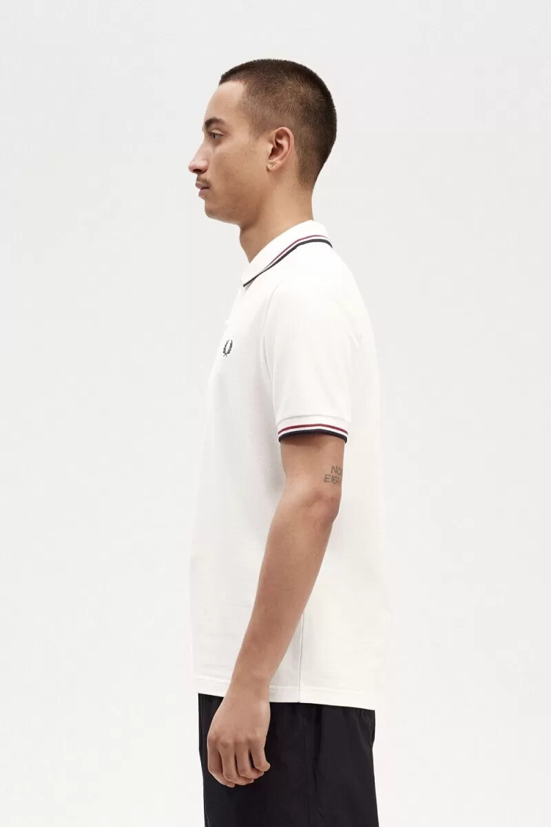 fred perry m3600 herrenhemd schneeweiß gebranntes rot marineblau