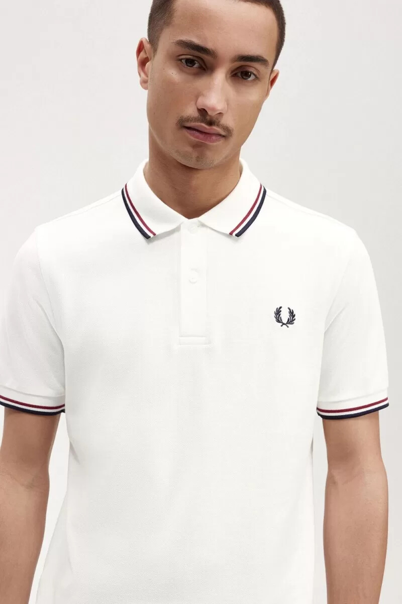 fred perry m3600 herrenhemd schneeweiß gebranntes rot marineblau