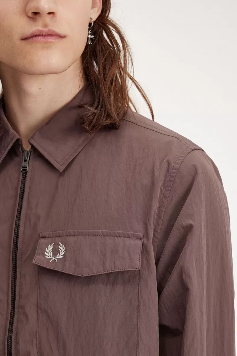 fred perry herrenhemd mit reißverschluss dunkelrot