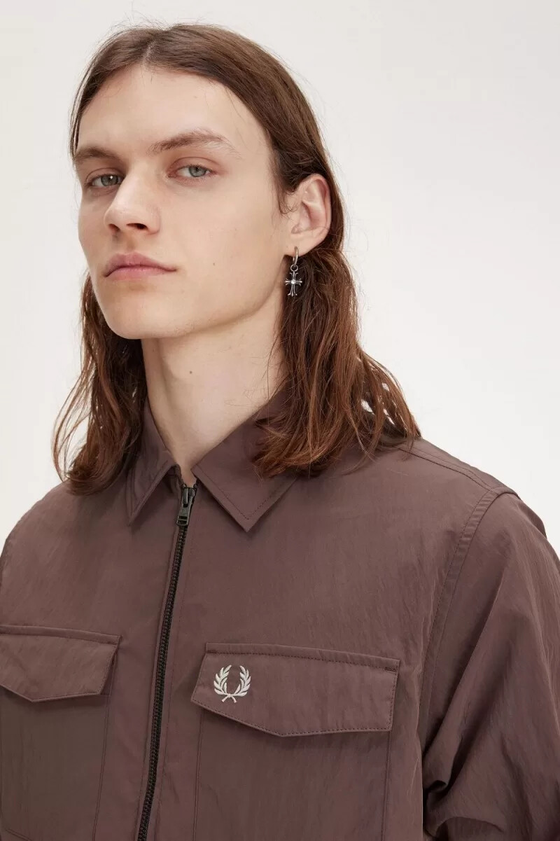 fred perry herrenhemd mit reißverschluss dunkelrot