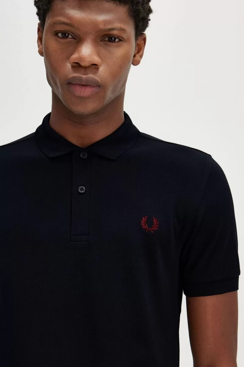 fred perry m6000 herrenhemd marineblau rot