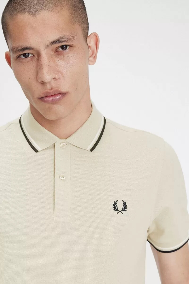 fred perry m3600 herrenhemd haferflockenbeige schwarz