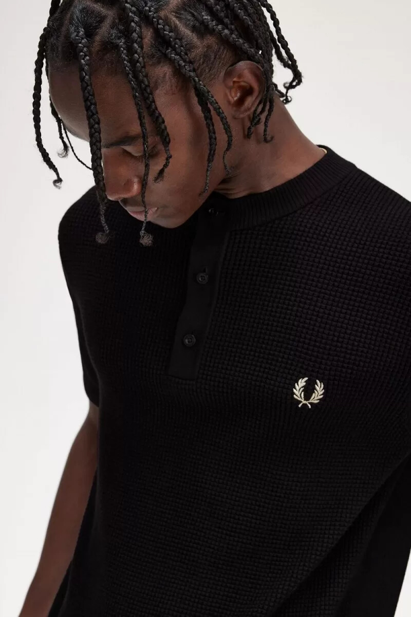 fred perry waffelpiqué-henley-herrenhemd schwarz