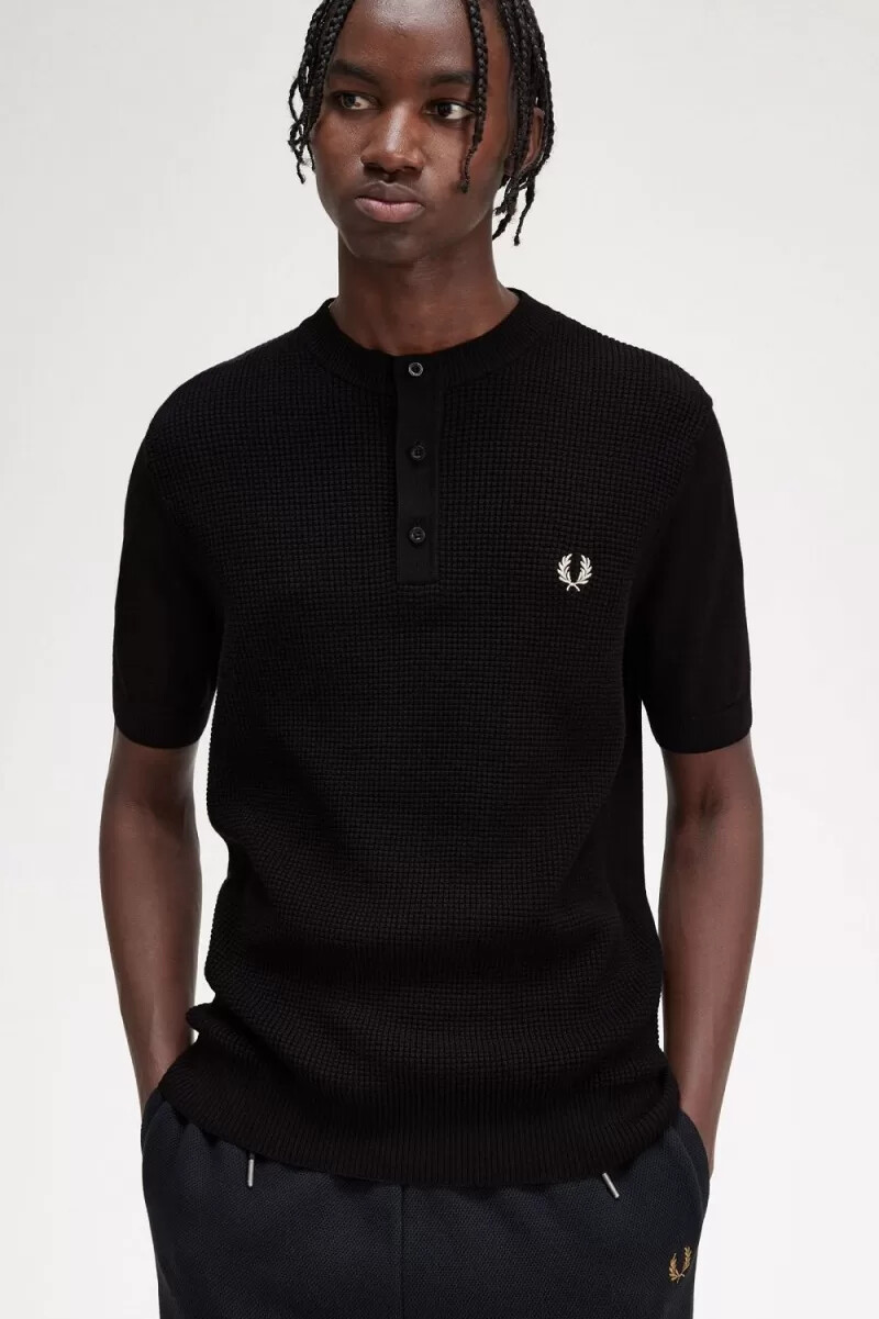 fred perry waffelpiqué-henley-herrenhemd schwarz