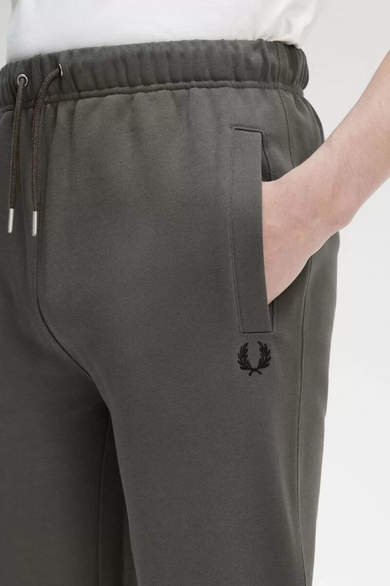 fred perry loopback sweat herrenhose feldgrün