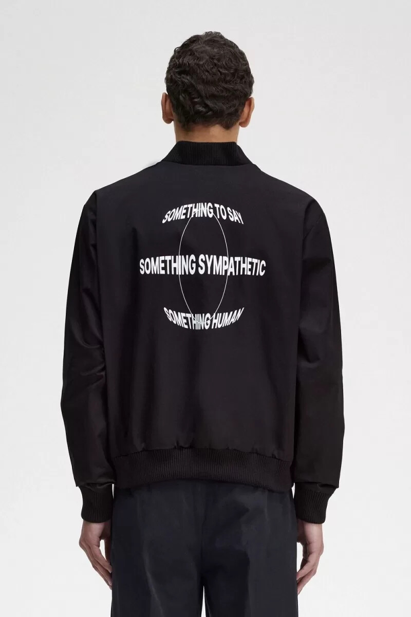 fred perry bomberjacke für herren mit print schwarz