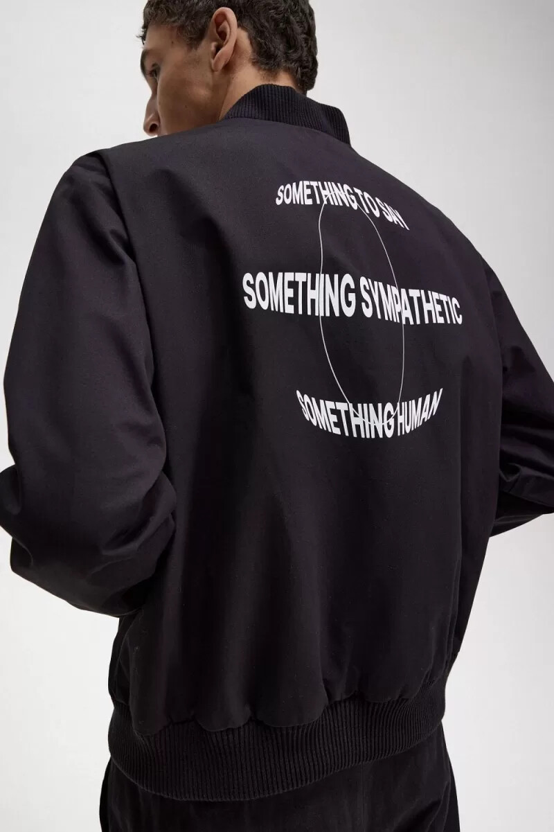 fred perry bomberjacke für herren mit print schwarz