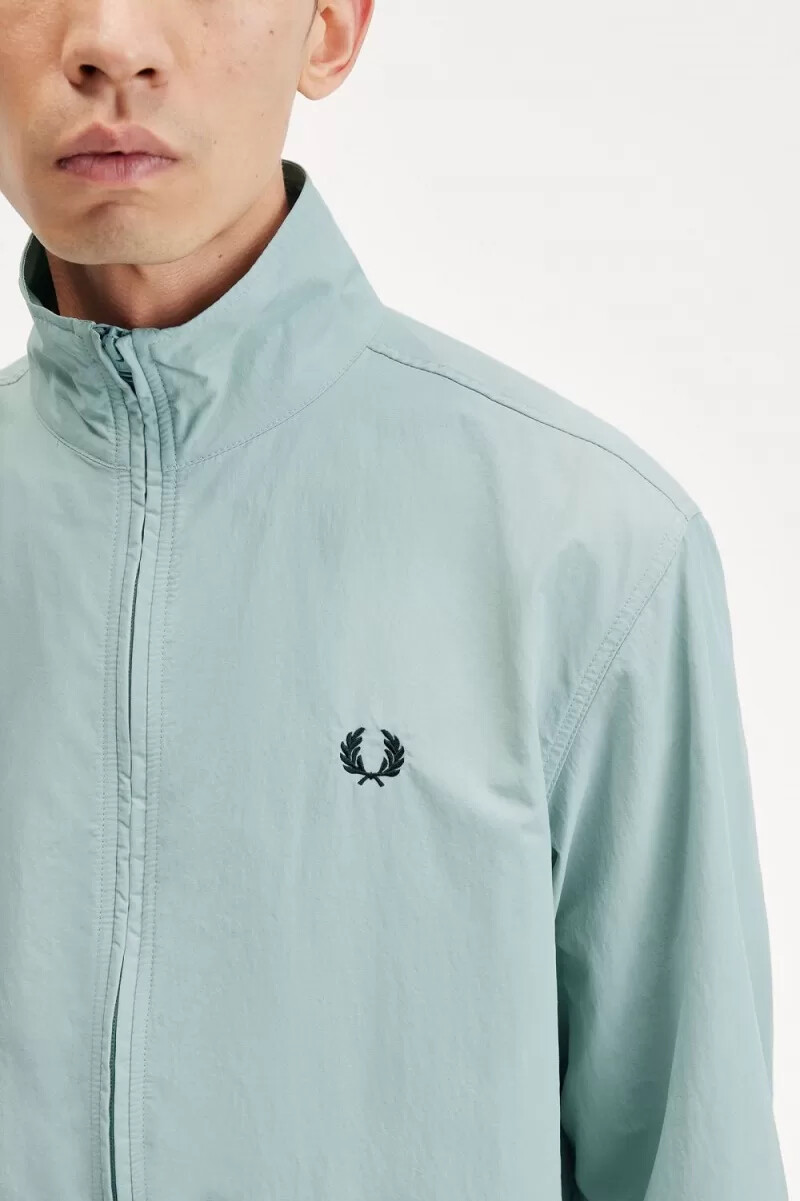 fred perry herren-trainingsjacke aus gewebtem stoff silberblau