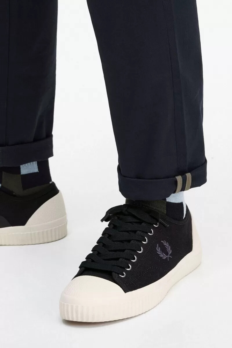 fred perry low hughes herren-sneaker schwarz-gunmetal