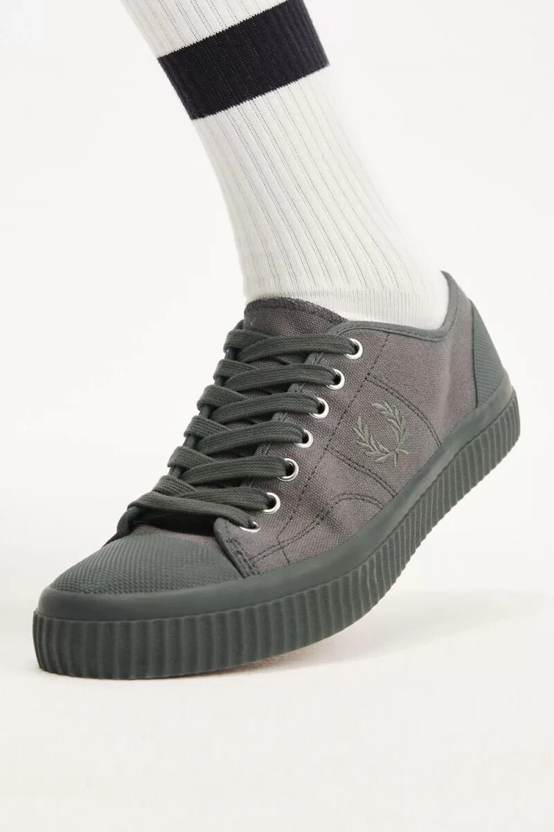 fred perry low hughes herren-sneaker feldgrün warmgrau