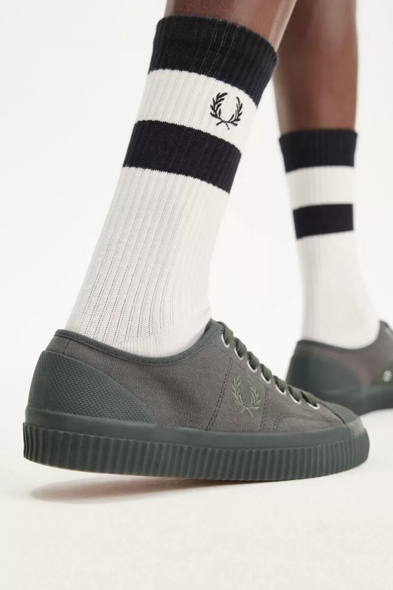 fred perry low hughes herren-sneaker feldgrün warmgrau