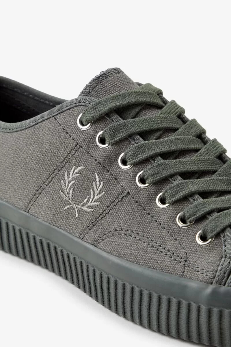 fred perry low hughes herren-sneaker feldgrün warmgrau
