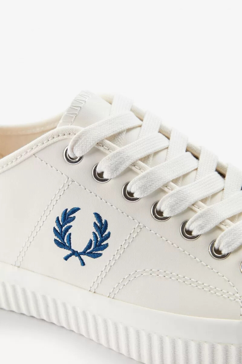 fred perry hughes low herren-sneaker hellbeige kobaltblau