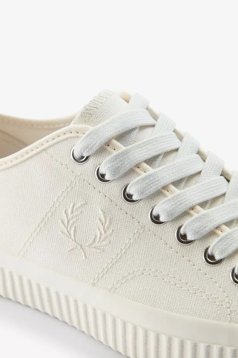 fred perry low hughes herren-sneaker elfenbeinhellbeige