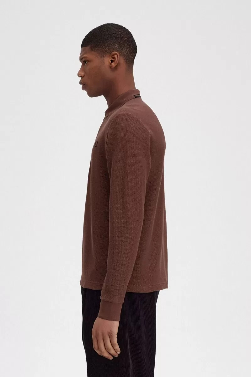 fred perry herren-poloshirt aus baumwolle mit wabenmuster und langen Ärmeln whiskybraun