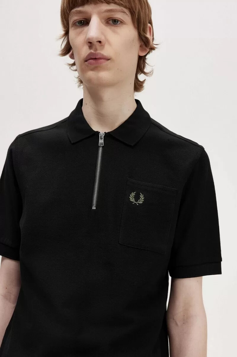 fred perry herren-poloshirt mit strukturierter oberfläche und reißverschlusskragen schwarz
