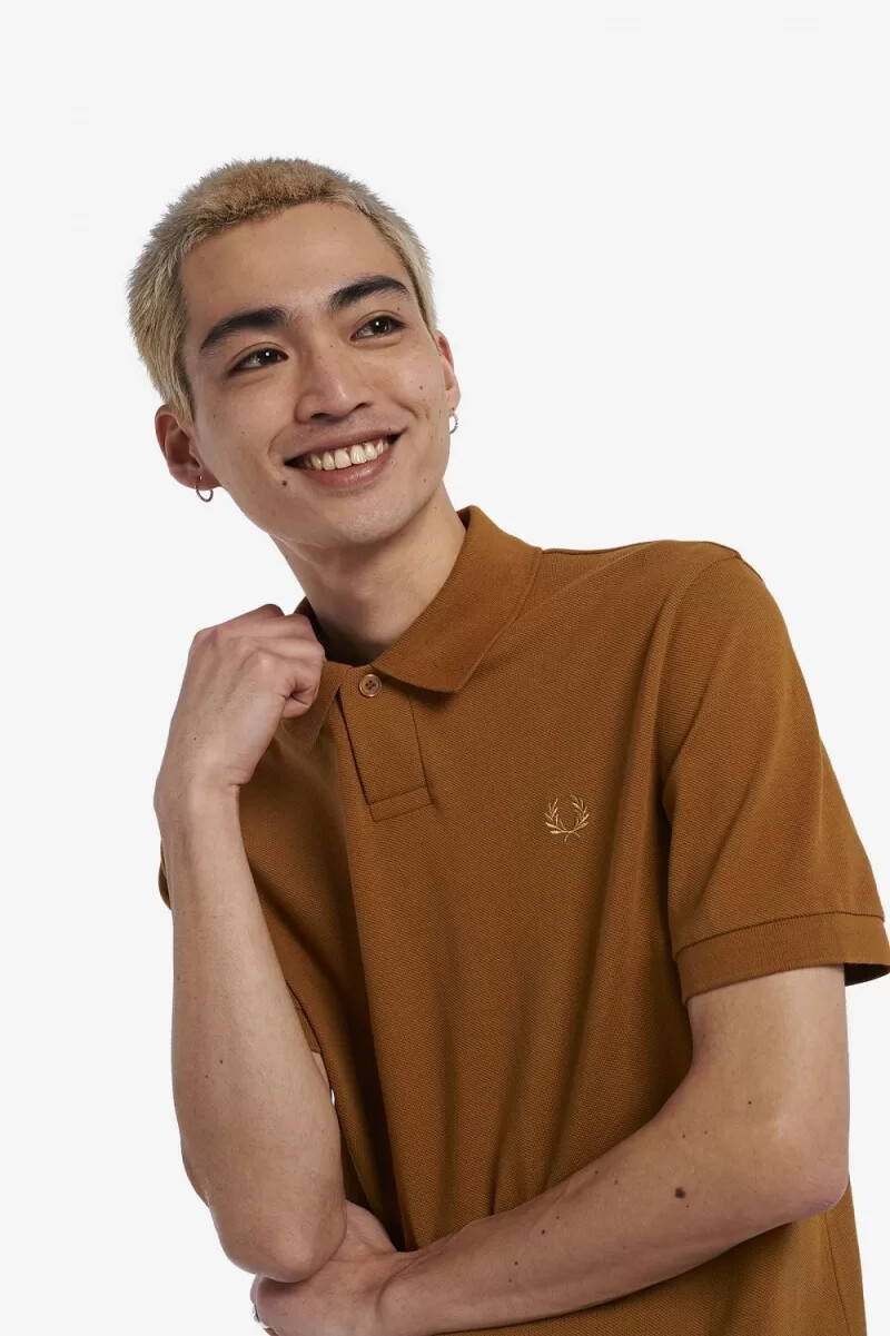 fred perry herren-polohemd mit einem knopf dunkelbraun