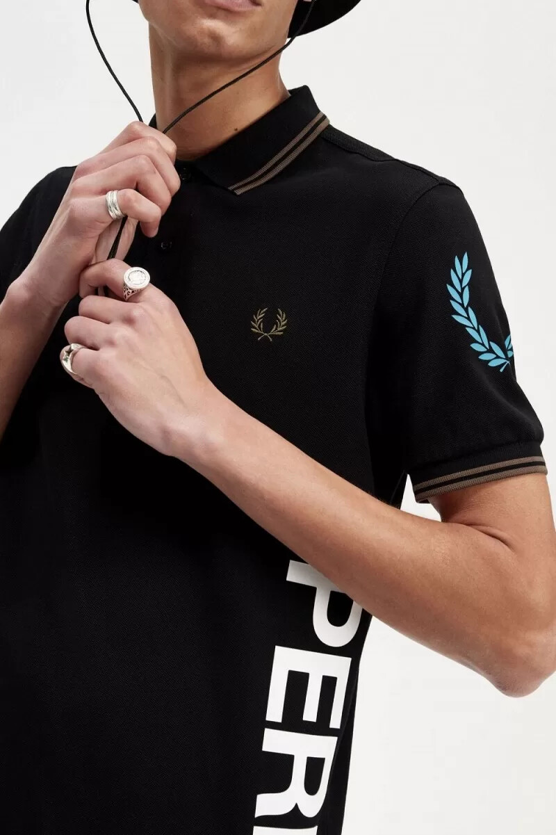 fred perry herren-poloshirt mit grafikprint schwarz
