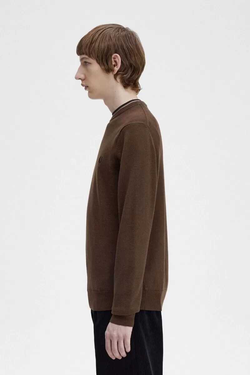 fred perry klassischer herrenpullover mit rundhalsausschnitt farbe burnt tobacco