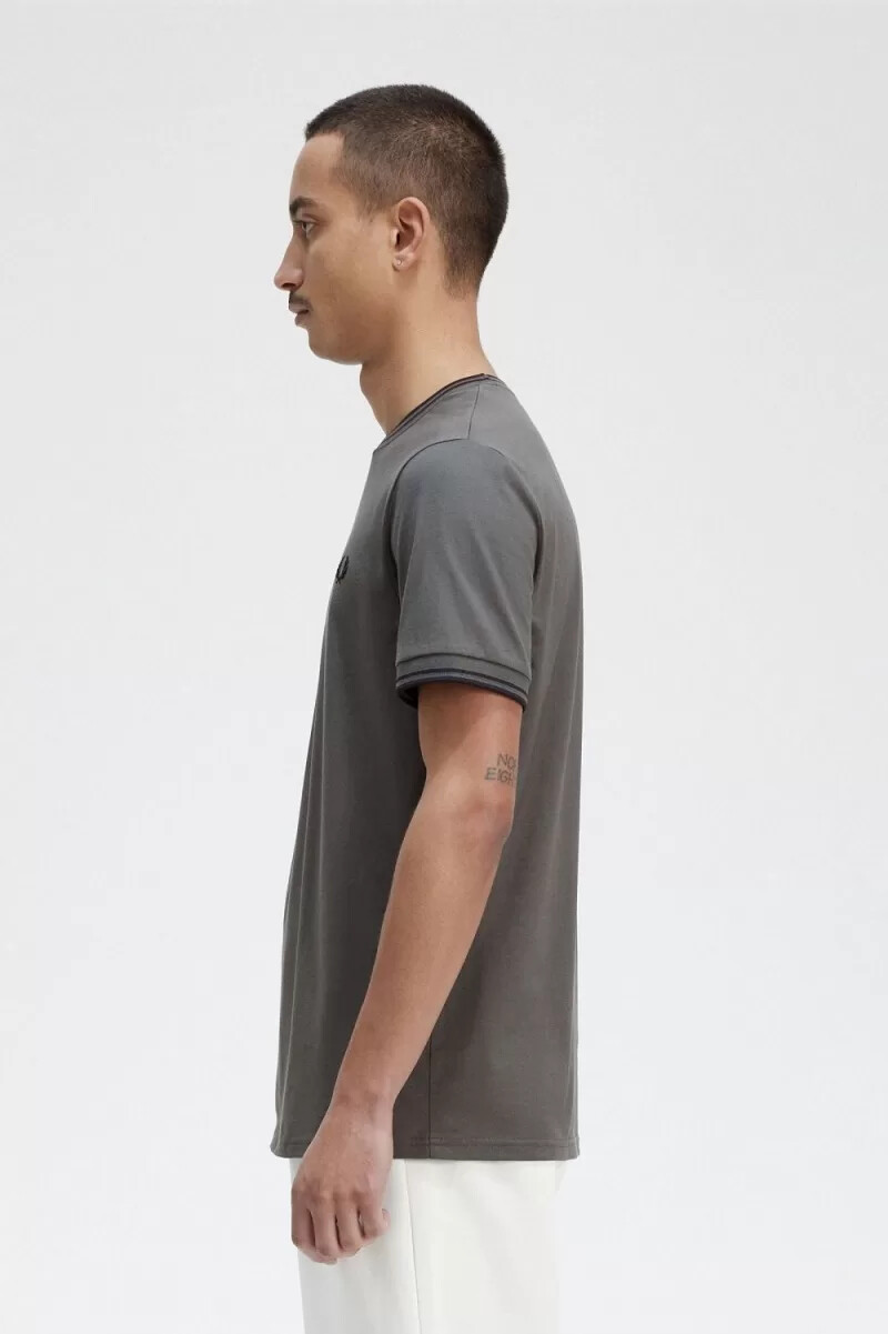 fred perry twin tipped herren-t-shirt feldgrün