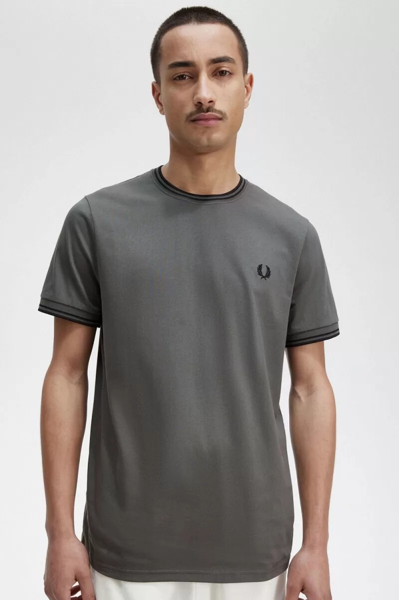 fred perry twin tipped herren-t-shirt feldgrün