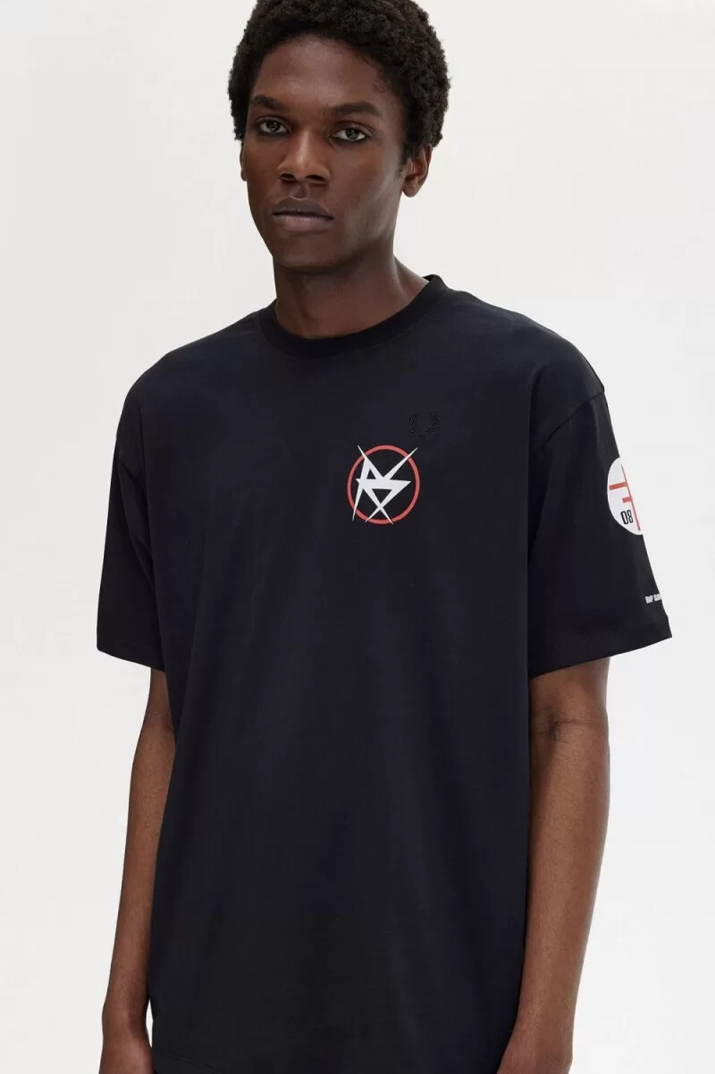fred perry bedrucktes herren-t-shirt schwarz