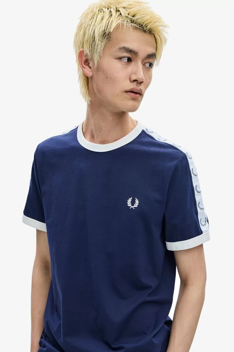 fred perry herren-t-shirt mit abgesetztem ringer-muster carbonblau