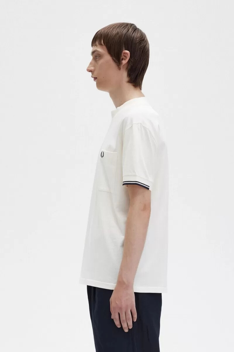 fred perry herren-t-shirt mit farbtupfern an den Ärmeln beige