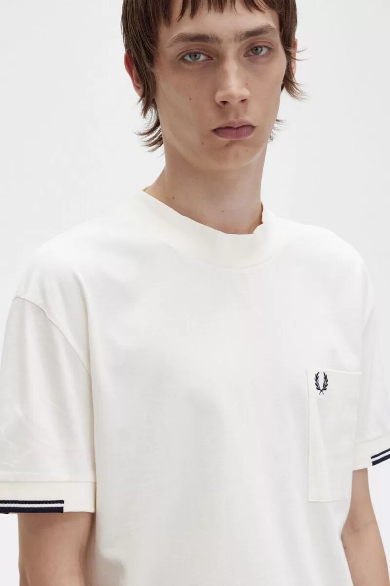 fred perry herren-t-shirt mit farbtupfern an den Ärmeln beige