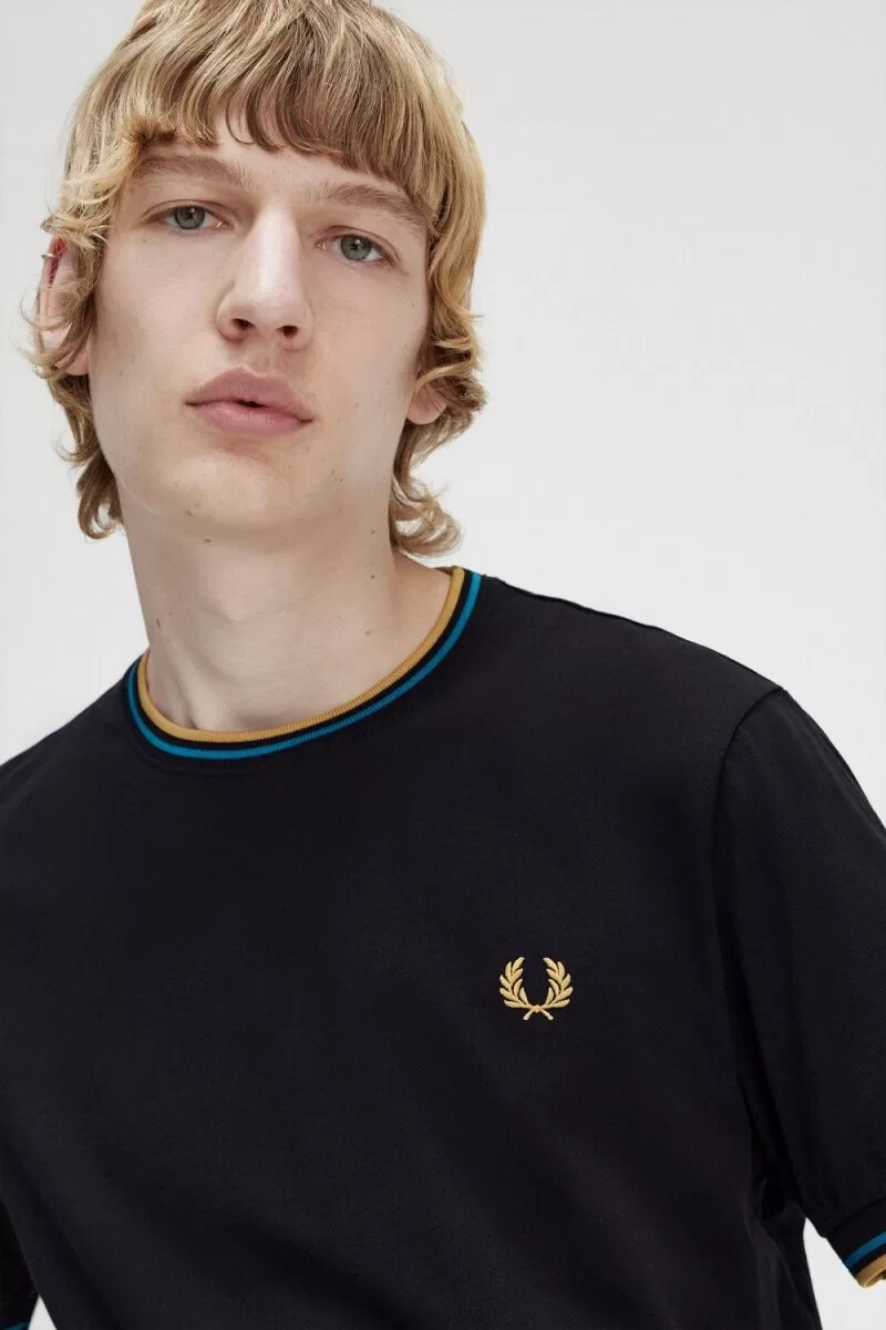 fred perry twin tipped herren-t-shirt schwarz cyberblau hellrost
