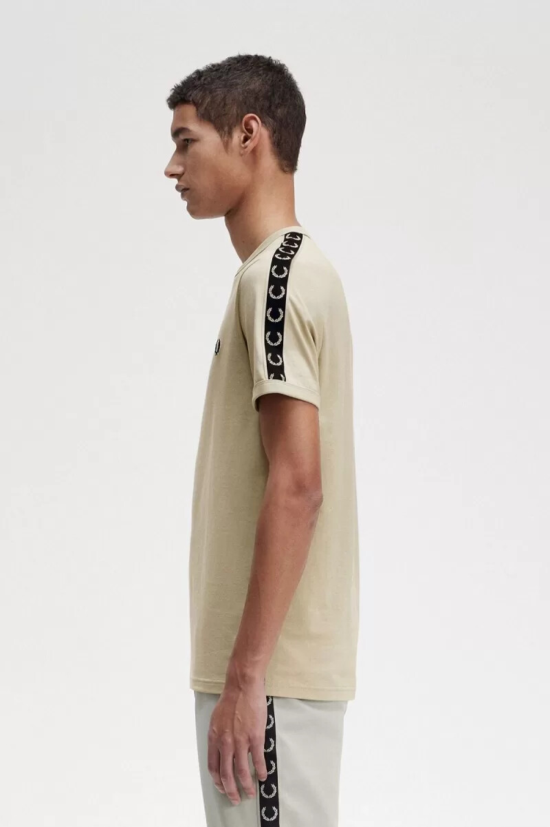 fred perry herren-t-shirt mit kontrastband hellmintfarben schwarz