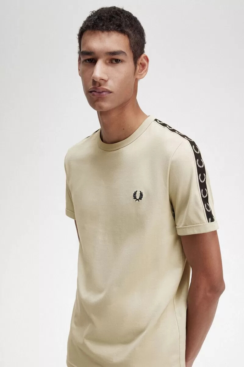 fred perry herren-t-shirt mit kontrastband hellmintfarben schwarz