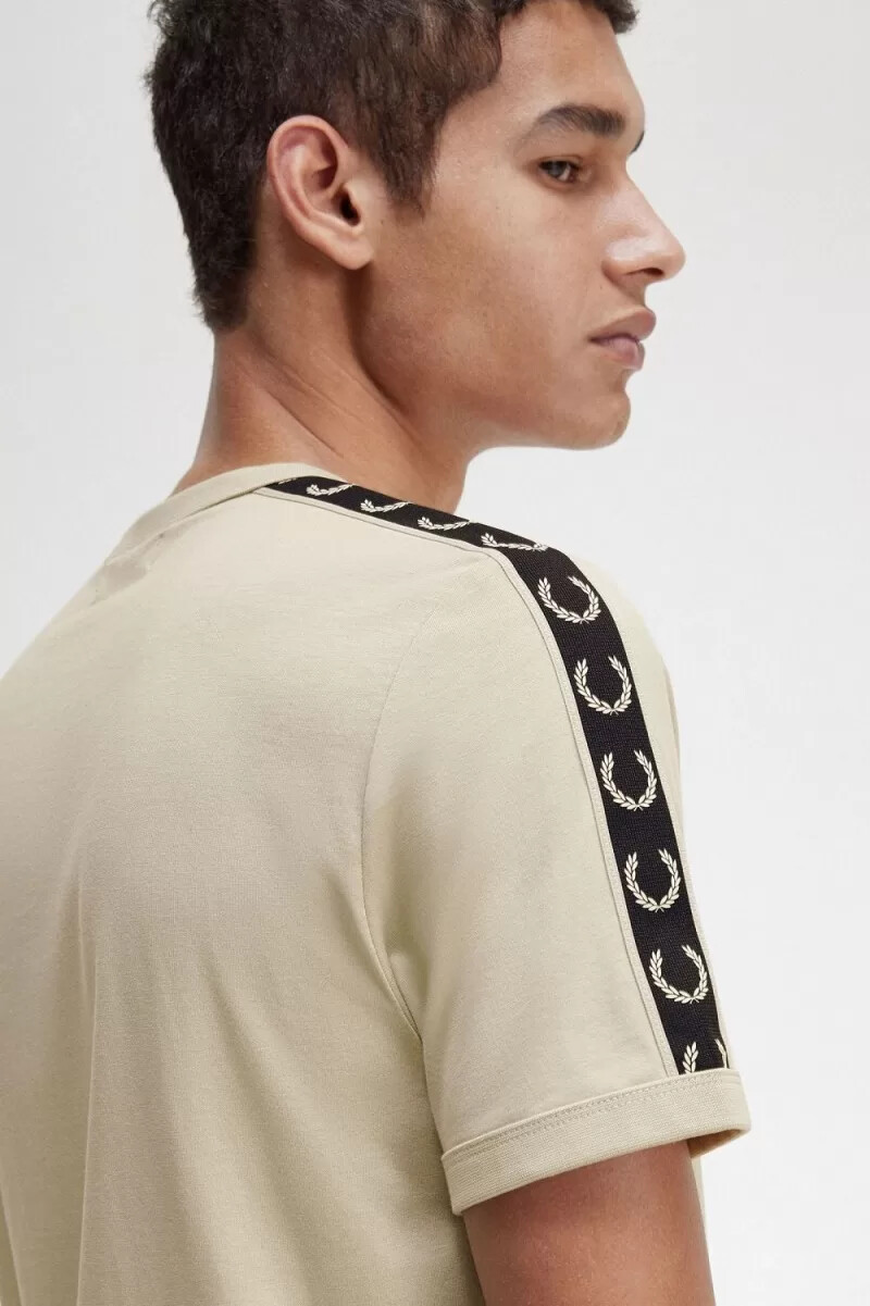 fred perry herren-t-shirt mit kontrastband hellmintfarben schwarz