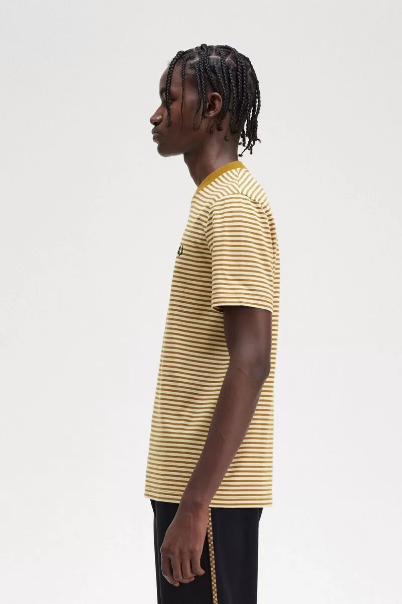 fred perry herren-t-shirt mit feinen streifen schweres material farbe haferflockendunkelbraun